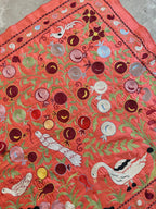 Kırmızı Kuş Desenli Suzani Duvar Örtüsü 104 x 190 cm