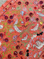 Kırmızı Kuş Desenli Suzani Duvar Örtüsü 104 x 190 cm