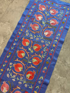 Özbek Mavi Nar Desenli İşlemeli Suzani Duvar Örtüsü 50 x 195 cm