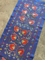 Özbek Mavi Nar Desenli İşlemeli Suzani Duvar Örtüsü 50 x 195 cm