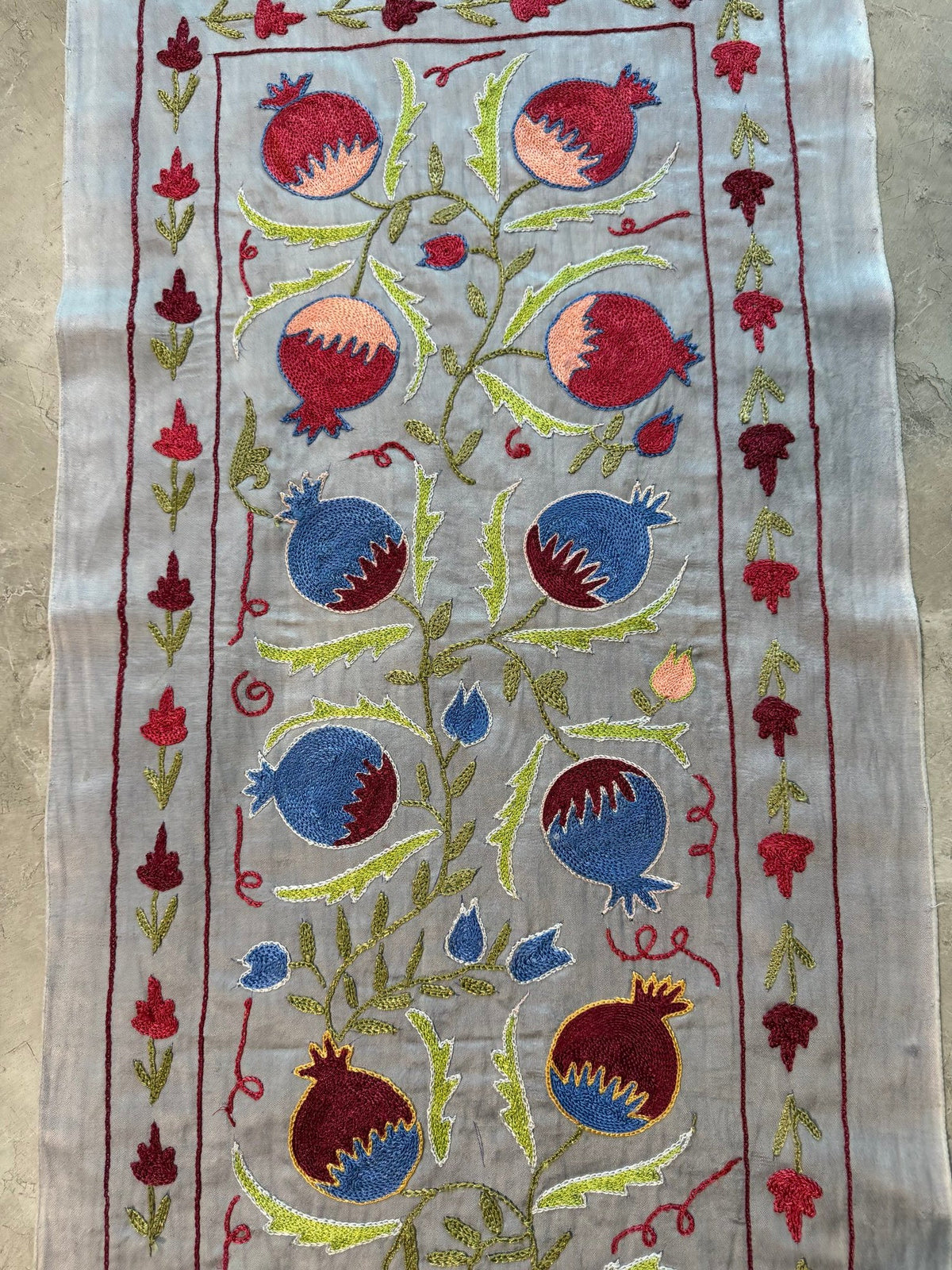 Bej Nar Desenli İşlemeli Suzani Duvar Örtüsü 50 x 194 cm