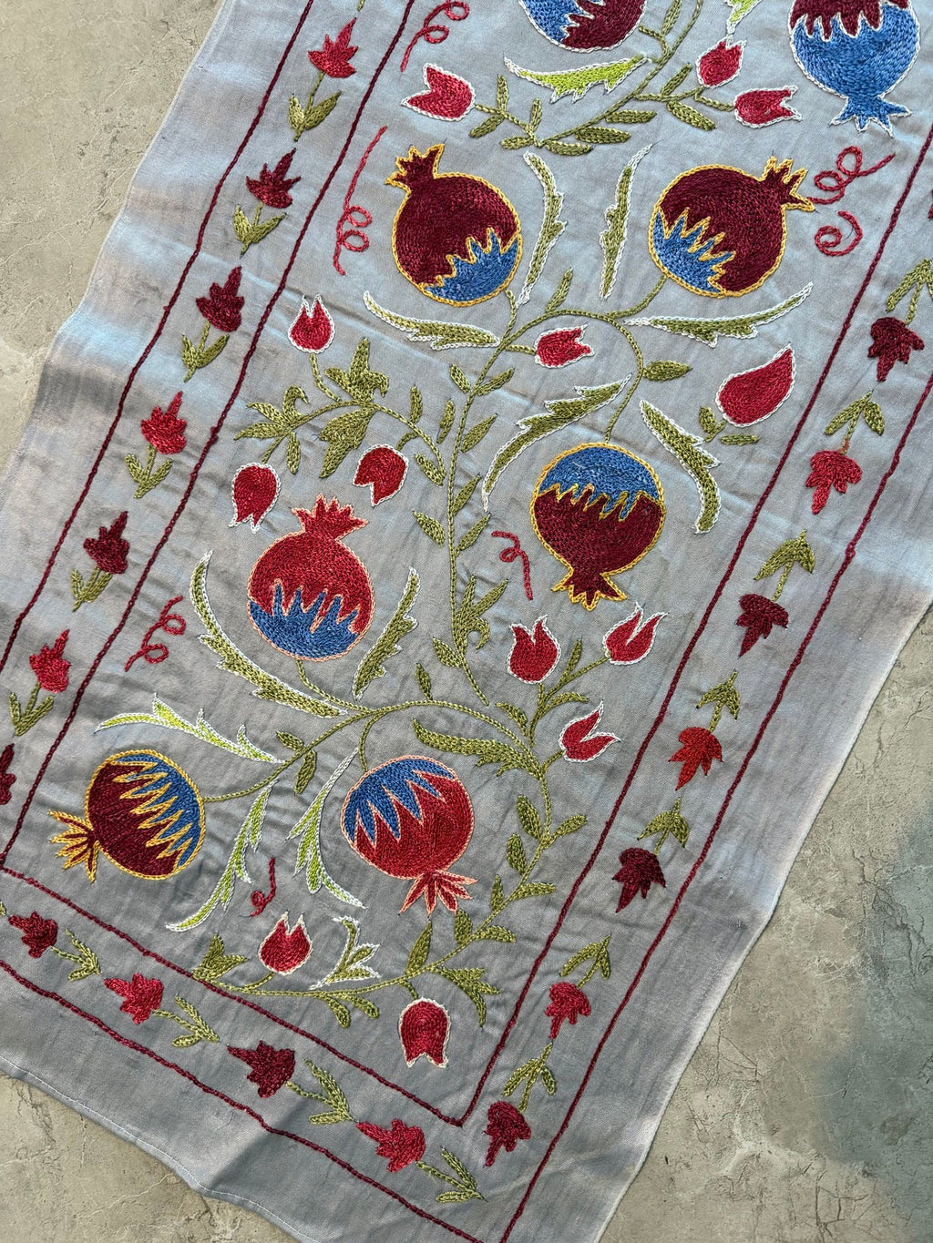Bej Nar Desenli İşlemeli Suzani Duvar Örtüsü 50 x 194 cm