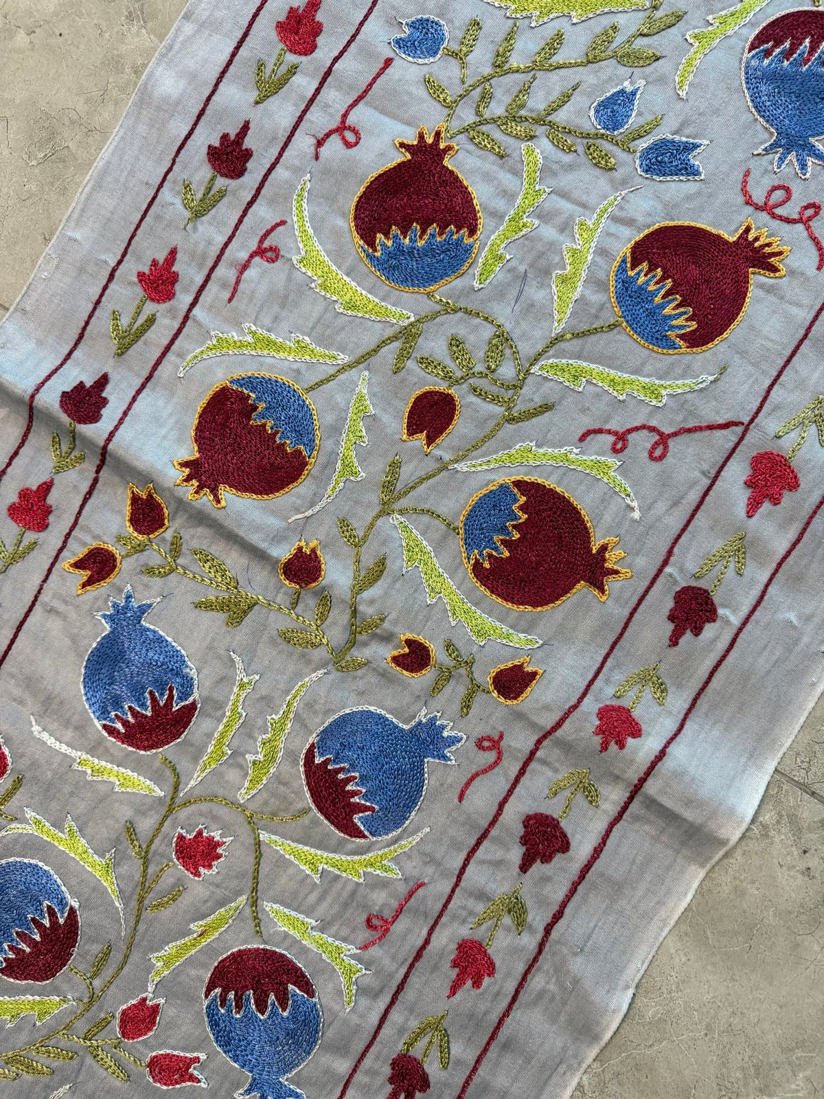Bej Nar Desenli İşlemeli Suzani Duvar Örtüsü 50 x 194 cm