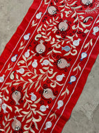 Kırmızı Nar Desenli İşlemeli Suzani Duvar Örtüsü 52 x 190 cm