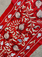 Kırmızı Nar Desenli İşlemeli Suzani Duvar Örtüsü 52 x 190 cm