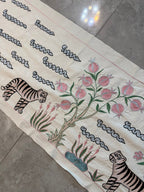 Buhara Bej Kaplan Desenli İşlemeli Suzani 50 x 161 cm