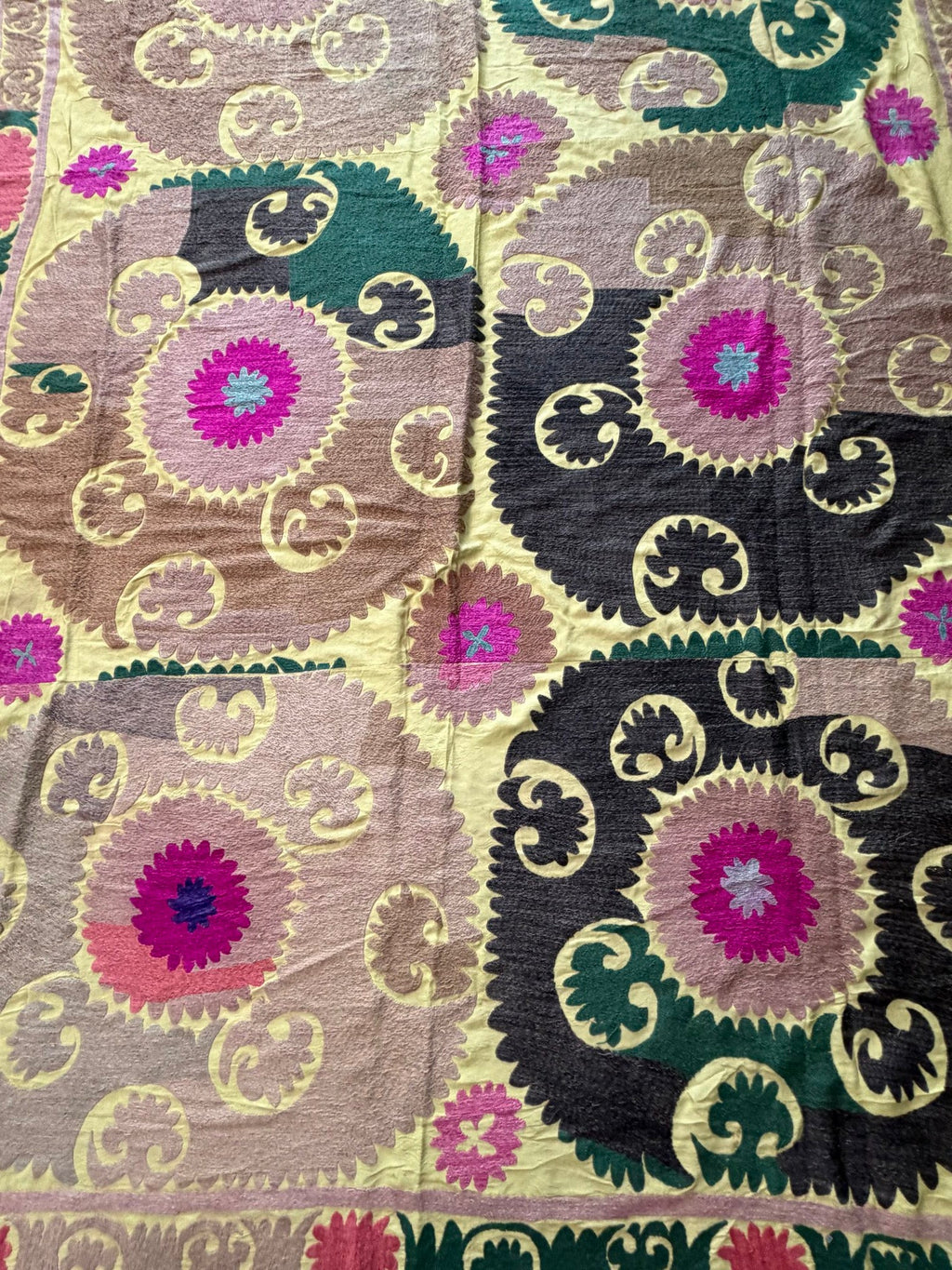Vintage Sarı Madalyon Desenli El İşlemesi Suzani Duvar Örtüsü 200 x 420 cm