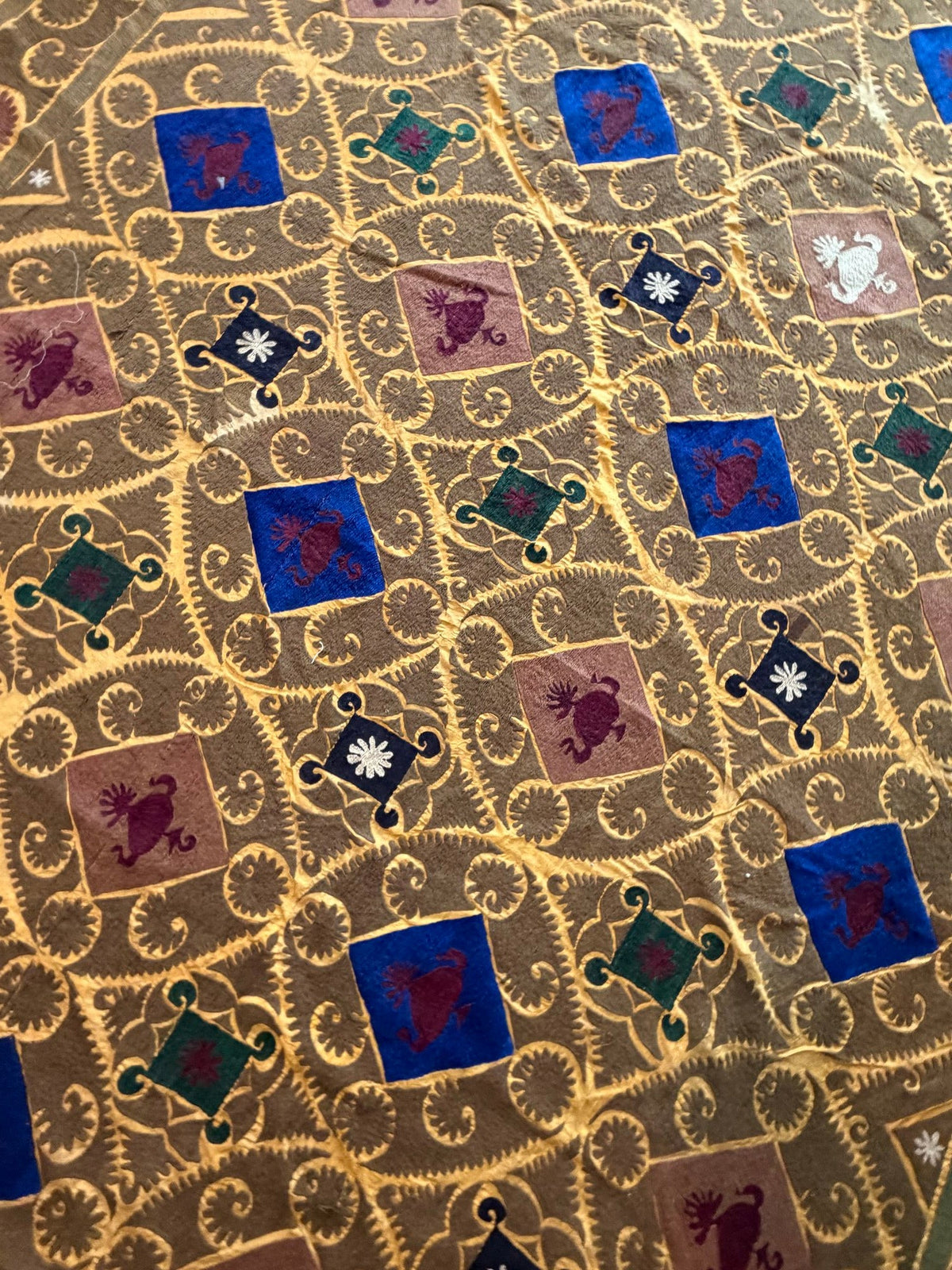 Vintage Özbek Altın Kafes Desenli Suzani Masa Örtüsü 216 x 326 cm
