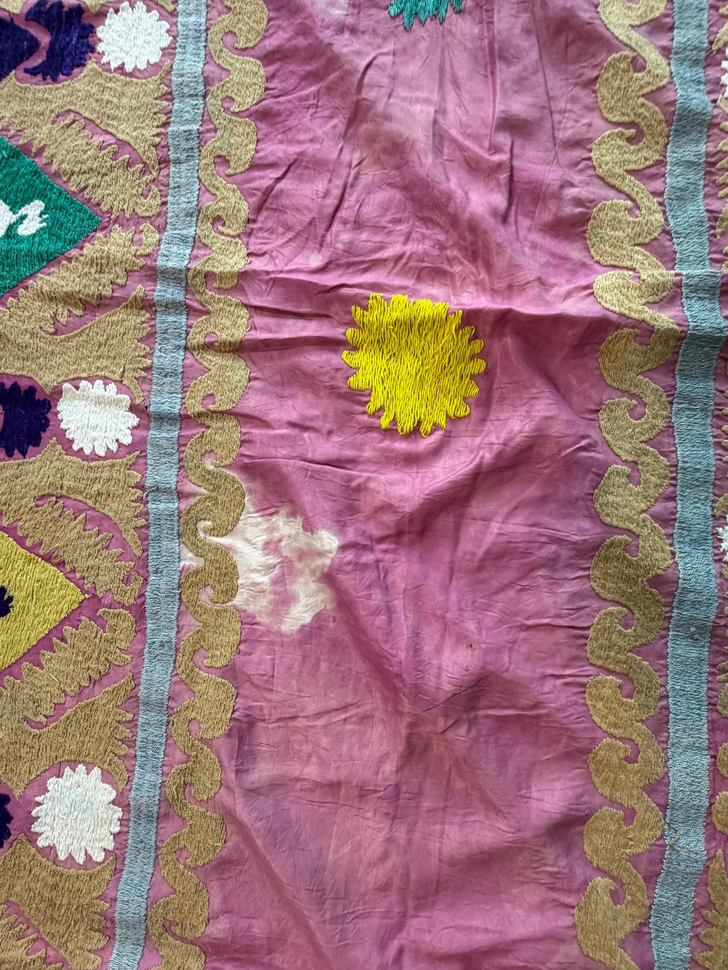Vintage Pembe Seccade Desenli İşlemeli Suzani Duvar Örtüsü 147 x 225 cm