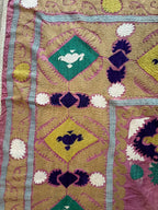 Vintage Pembe Seccade Desenli İşlemeli Suzani Duvar Örtüsü 147 x 225 cm