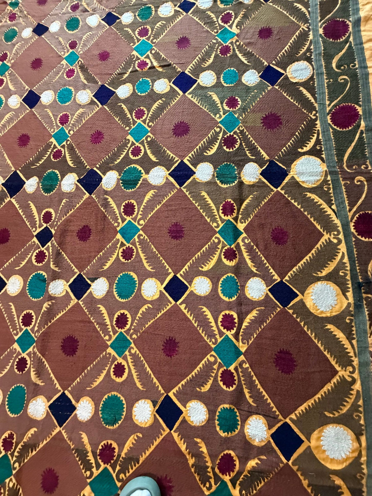 Vintage Kahverengi Kafes Desenli İşlemeli Suzani Duvar Örtüsü 230 x 370 cm