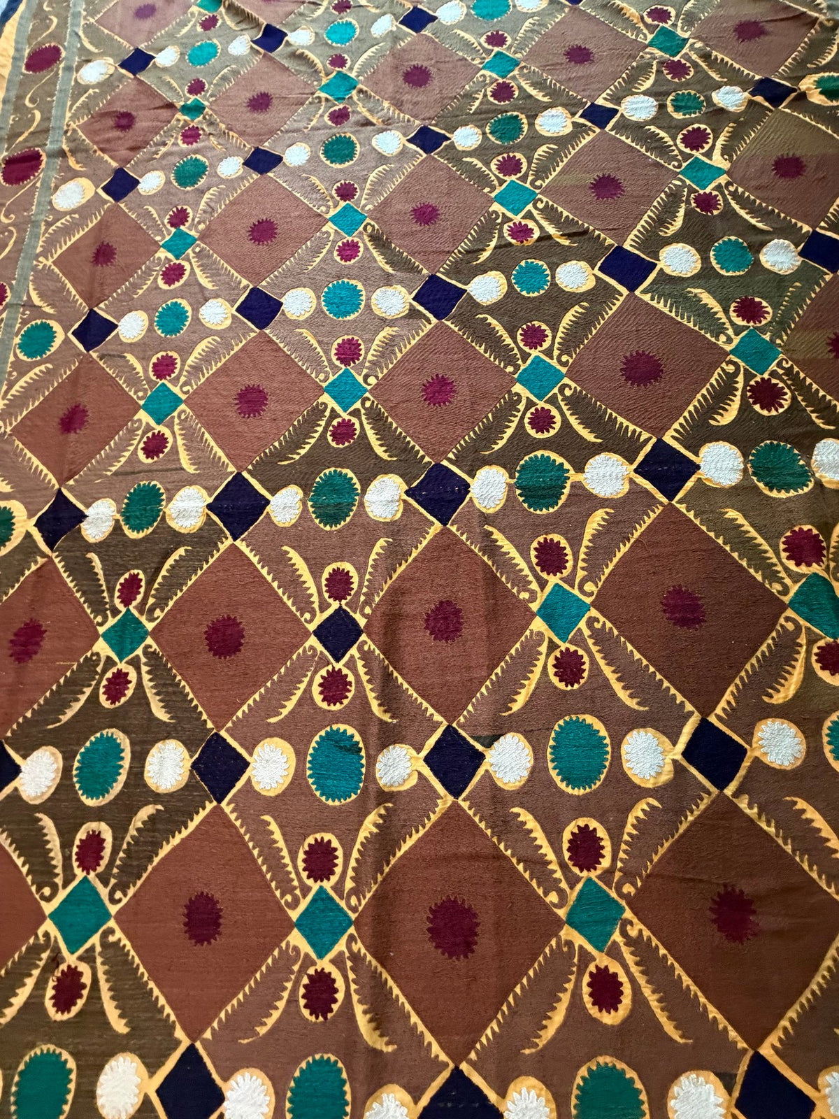 Vintage Kahverengi Kafes Desenli İşlemeli Suzani Duvar Örtüsü 230 x 370 cm
