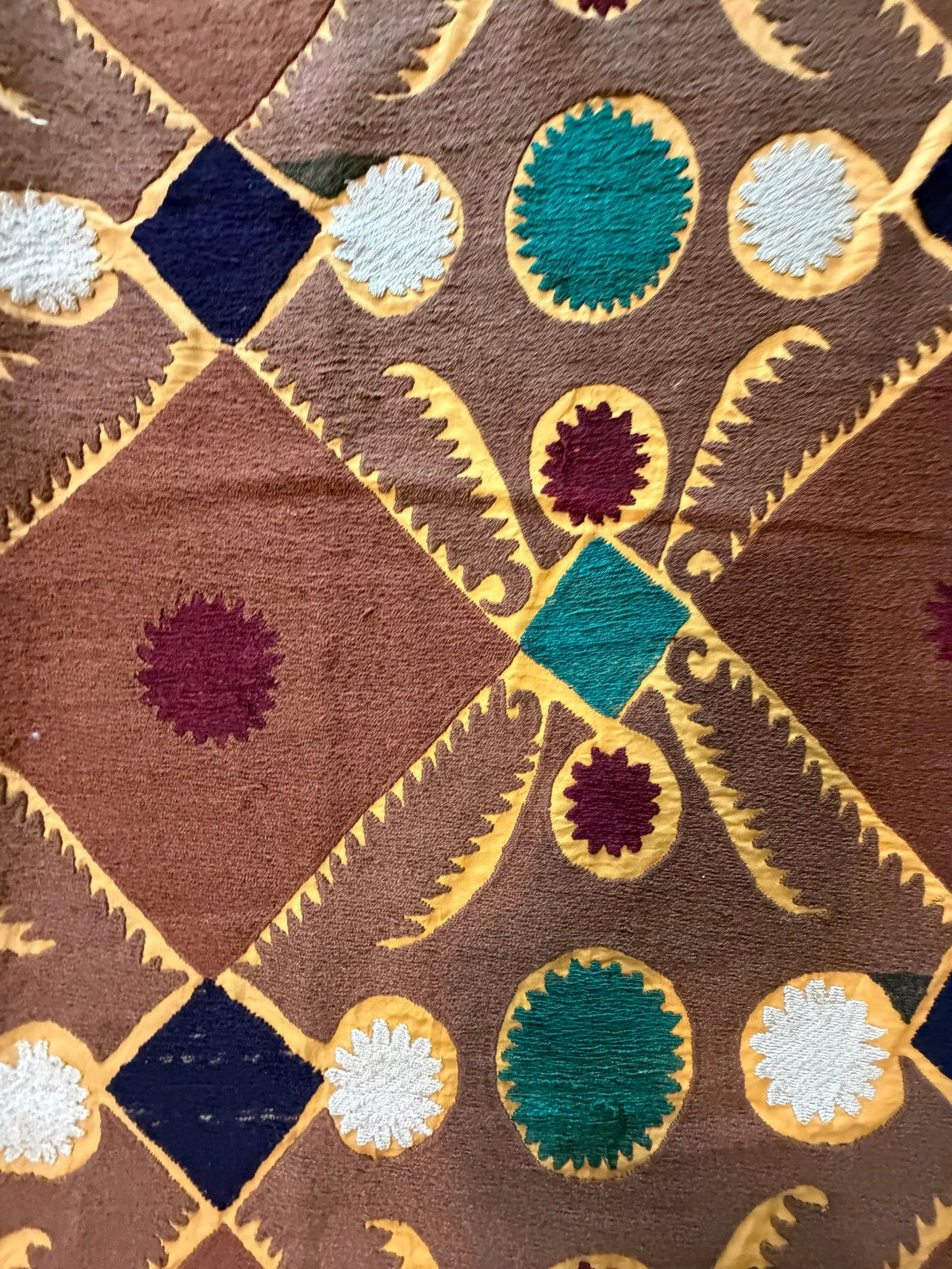 Vintage Kahverengi Kafes Desenli İşlemeli Suzani Duvar Örtüsü 230 x 370 cm