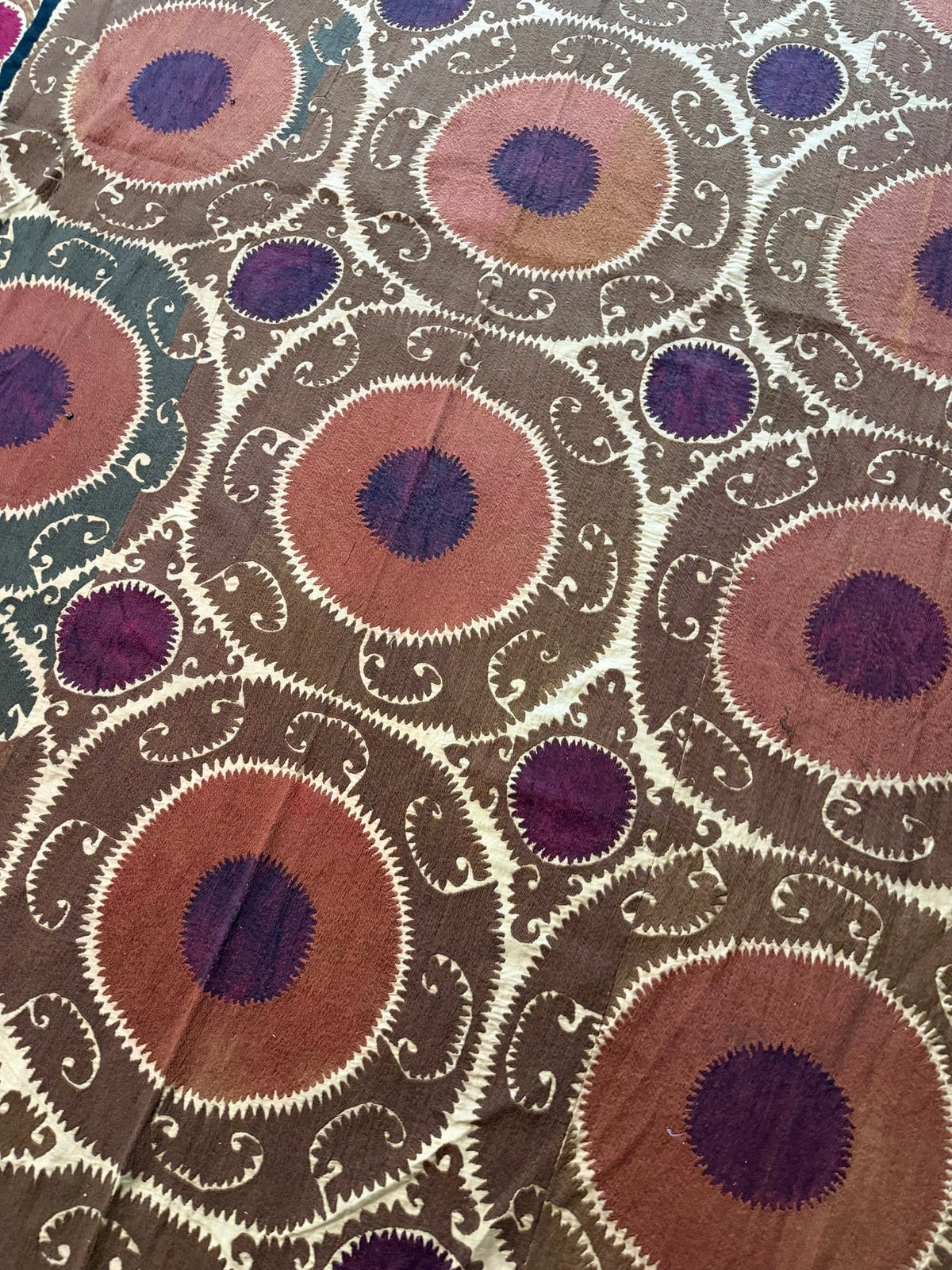 Vintage Kahverengi Madalyon Desenli İşlemeli Suzani 220 x 490 cm