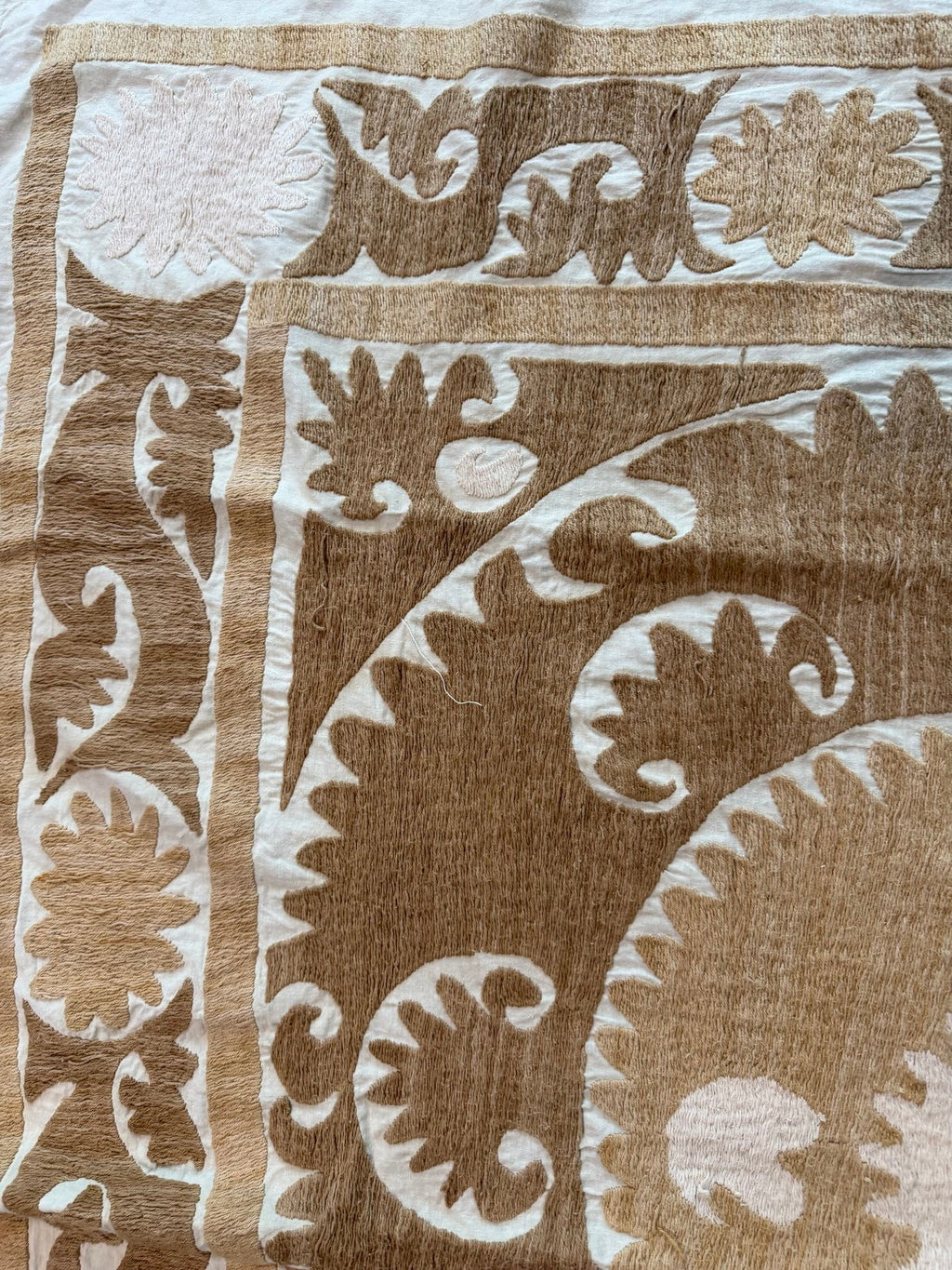 Vintage Semerkant Bej Madalyon Desenli İşlemeli Suzani 150 x 154 cm
