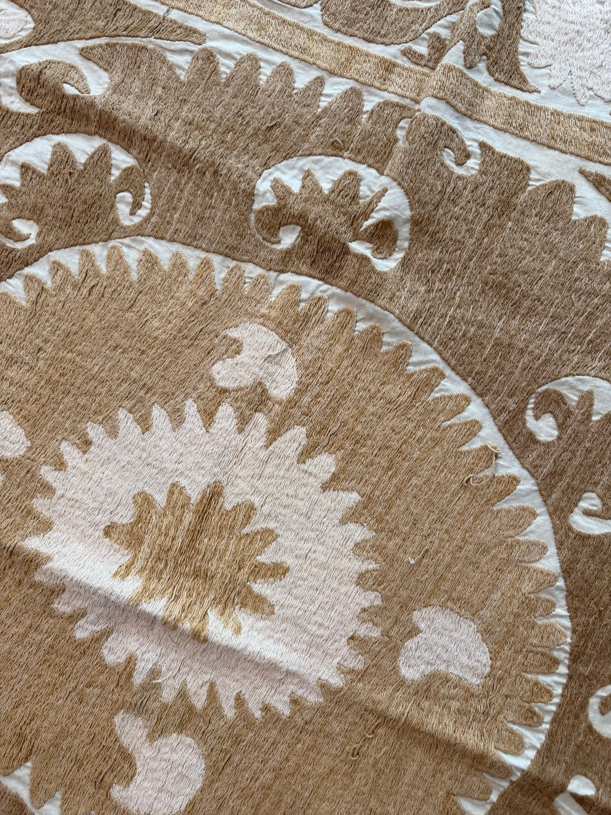 Vintage Semerkant Bej Madalyon Desenli İşlemeli Suzani 150 x 154 cm