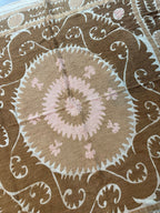 Vintage Bej Madalyon Desenli El İşlemesi Suzani Duvar Örtüsü 156 x 160 cm