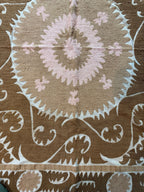 Vintage Bej Madalyon Desenli El İşlemesi Suzani Duvar Örtüsü 156 x 160 cm